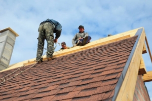 Key Signs You Need a Rapid Roof Replacement and the Role of a Professional Contractor