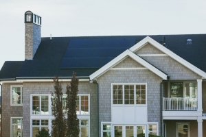 Going off the Grid: How a Solar Panel with Battery Backup Can Power Your Home